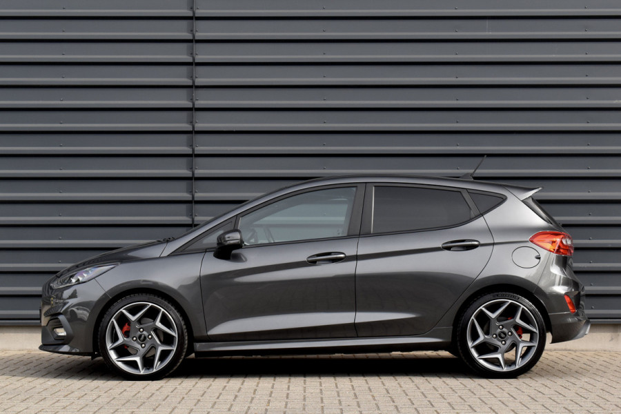 Ford Fiesta 1.5 ST-3 200pk | Recaro Seats | Camera | B&O Audio | Stuur + Stoelverwarming | CarPlay | Orig. NL |