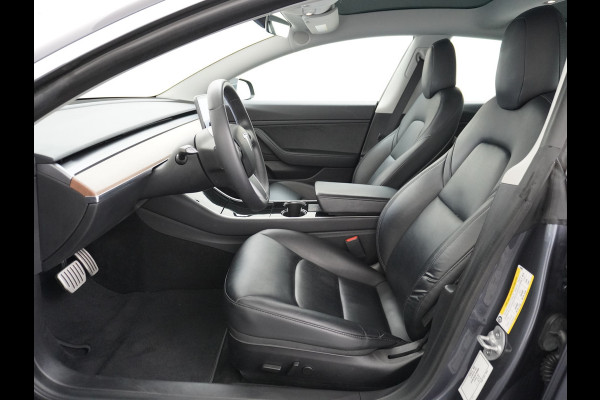 Tesla Model 3 Performance AWD 513pk 0-100 in 3,4 sec! Lmv-20" FSD-Comp.3 AutoPilot Carbon-Spoiler Premium-HiFi Pano.dak Camera Leer Adaptive-C Camera Navi LED ACC DAB Voorverwarmen interieur en Keyless via App One-Pedal-Drive Rode Remklauwen Origineel Nederlandse auto! Nieuwprijs €65.680 Garantie op Accu/Motor tot 21-12-2027 max 192.000km