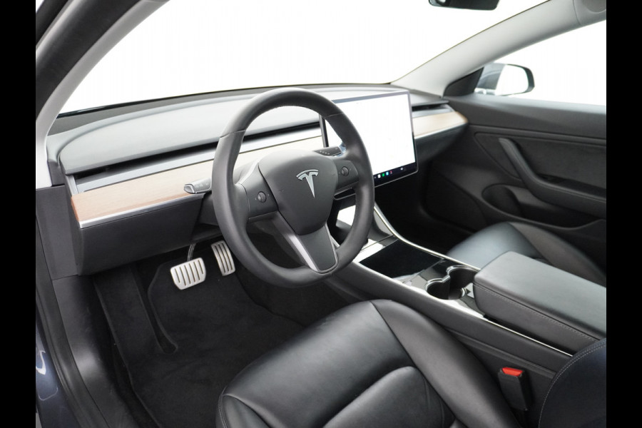 Tesla Model 3 Performance AWD 513pk 0-100 in 3,4 sec! Lmv-20" FSD-Comp.3 AutoPilot Carbon-Spoiler Premium-HiFi Pano.dak Camera Leer Adaptive-C Camera Navi LED ACC DAB Voorverwarmen interieur en Keyless via App One-Pedal-Drive Rode Remklauwen Origineel Nederlandse auto! Nieuwprijs €65.680 Garantie op Accu/Motor tot 21-12-2027 max 192.000km