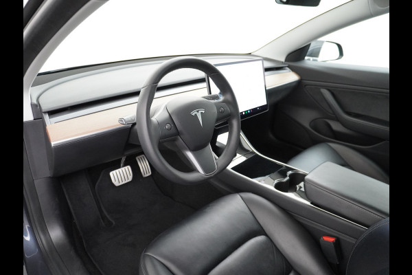 Tesla Model 3 Performance AWD 513pk 0-100 in 3,4 sec! Lmv-20" FSD-Comp.3 AutoPilot Carbon-Spoiler Premium-HiFi Pano.dak Camera Leer Adaptive-C Camera Navi LED ACC DAB Voorverwarmen interieur en Keyless via App One-Pedal-Drive Rode Remklauwen Origineel Nederlandse auto! Nieuwprijs €65.680 Garantie op Accu/Motor tot 21-12-2027 max 192.000km