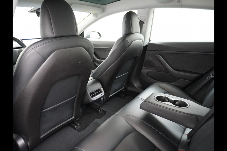 Tesla Model 3 Performance AWD 513pk 0-100 in 3,4 sec! Lmv-20" FSD-Comp.3 AutoPilot Carbon-Spoiler Premium-HiFi Pano.dak Camera Leer Adaptive-C Camera Navi LED ACC DAB Voorverwarmen interieur en Keyless via App One-Pedal-Drive Rode Remklauwen Origineel Nederlandse auto! Nieuwprijs €65.680 Garantie op Accu/Motor tot 21-12-2027 max 192.000km