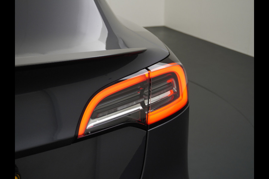 Tesla Model 3 Performance AWD 513pk 0-100 in 3,4 sec! Lmv-20" FSD-Comp.3 AutoPilot Carbon-Spoiler Premium-HiFi Pano.dak Camera Leer Adaptive-C Camera Navi LED ACC DAB Voorverwarmen interieur en Keyless via App One-Pedal-Drive Rode Remklauwen Origineel Nederlandse auto! Nieuwprijs €65.680 Garantie op Accu/Motor tot 21-12-2027 max 192.000km