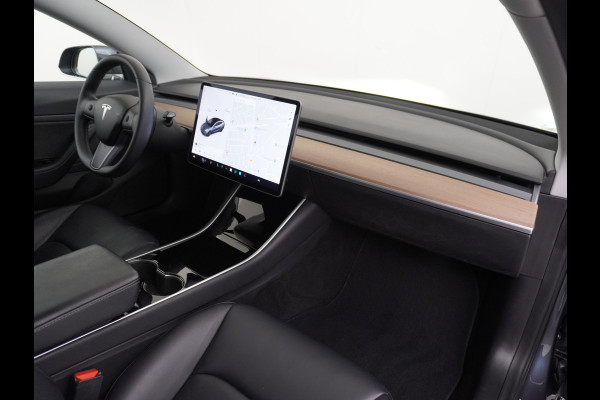 Tesla Model 3 Performance AWD 513pk 0-100 in 3,4 sec! Lmv-20" FSD-Comp.3 AutoPilot Carbon-Spoiler Premium-HiFi Pano.dak Camera Leer Adaptive-C Camera Navi LED ACC DAB Voorverwarmen interieur en Keyless via App One-Pedal-Drive Rode Remklauwen Origineel Nederlandse auto! Nieuwprijs €65.680 Garantie op Accu/Motor tot 21-12-2027 max 192.000km