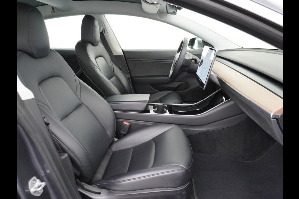 Tesla Model 3 Performance AWD 513pk 0-100 in 3,4 sec! Lmv-20" FSD-Comp.3 AutoPilot Carbon-Spoiler Premium-HiFi Pano.dak Camera Leer Adaptive-C Camera Navi LED ACC DAB Voorverwarmen interieur en Keyless via App One-Pedal-Drive Rode Remklauwen Origineel Nederlandse auto! Nieuwprijs €65.680 Garantie op Accu/Motor tot 21-12-2027 max 192.000km