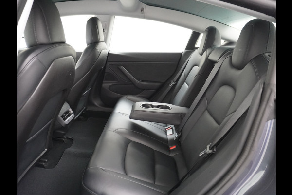 Tesla Model 3 Performance AWD 513pk 0-100 in 3,4 sec! Lmv-20" FSD-Comp.3 AutoPilot Carbon-Spoiler Premium-HiFi Pano.dak Camera Leer Adaptive-C Camera Navi LED ACC DAB Voorverwarmen interieur en Keyless via App One-Pedal-Drive Rode Remklauwen Origineel Nederlandse auto! Nieuwprijs €65.680 Garantie op Accu/Motor tot 21-12-2027 max 192.000km