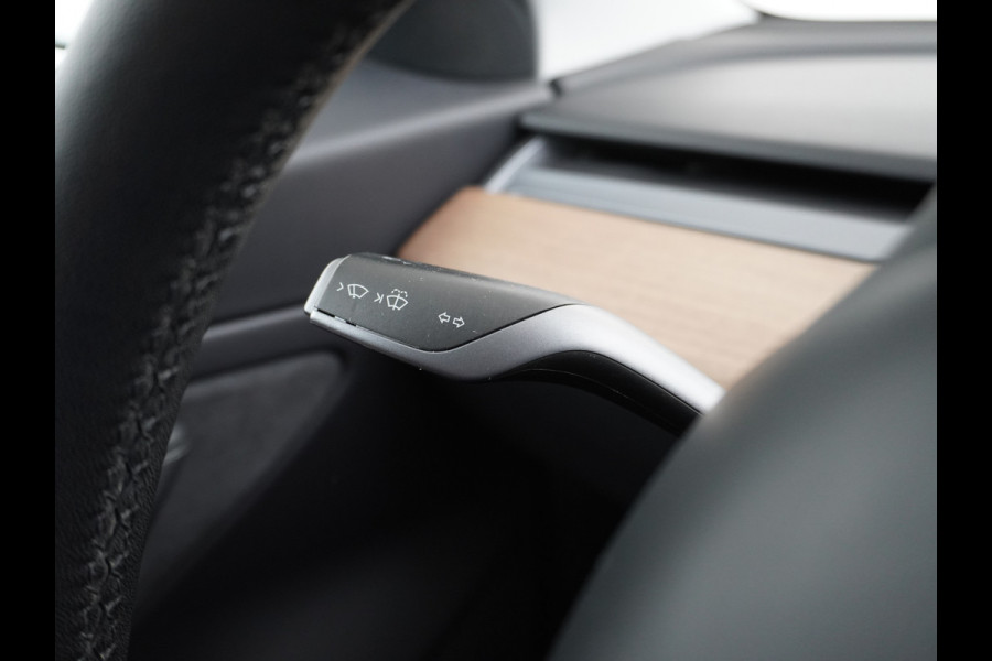 Tesla Model 3 Performance AWD 513pk 0-100 in 3,4 sec! Lmv-20" FSD-Comp.3 AutoPilot Carbon-Spoiler Premium-HiFi Pano.dak Camera Leer Adaptive-C Camera Navi LED ACC DAB Voorverwarmen interieur en Keyless via App One-Pedal-Drive Rode Remklauwen Origineel Nederlandse auto! Nieuwprijs €65.680 Garantie op Accu/Motor tot 21-12-2027 max 192.000km