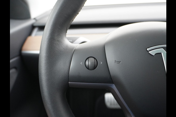 Tesla Model 3 Performance AWD 513pk 0-100 in 3,4 sec! Lmv-20" FSD-Comp.3 AutoPilot Carbon-Spoiler Premium-HiFi Pano.dak Camera Leer Adaptive-C Camera Navi LED ACC DAB Voorverwarmen interieur en Keyless via App One-Pedal-Drive Rode Remklauwen Origineel Nederlandse auto! Nieuwprijs €65.680 Garantie op Accu/Motor tot 21-12-2027 max 192.000km