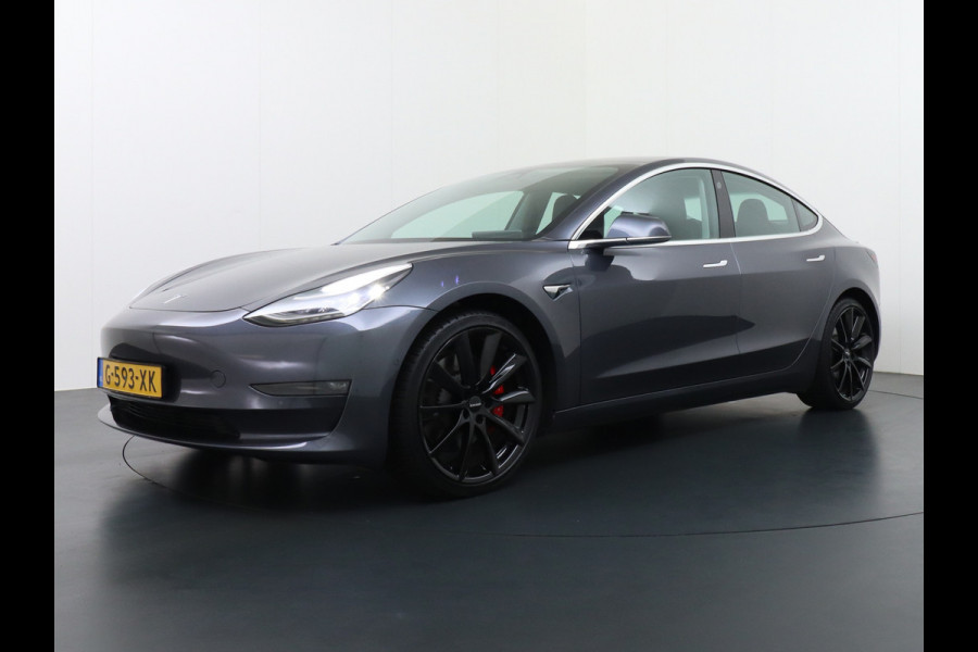 Tesla Model 3 Performance AWD 513pk 0-100 in 3,4 sec! Lmv-20" FSD-Comp.3 AutoPilot Carbon-Spoiler Premium-HiFi Pano.dak Camera Leer Adaptive-C Camera Navi LED ACC DAB Voorverwarmen interieur en Keyless via App One-Pedal-Drive Rode Remklauwen Origineel Nederlandse auto! Nieuwprijs €65.680 Garantie op Accu/Motor tot 21-12-2027 max 192.000km