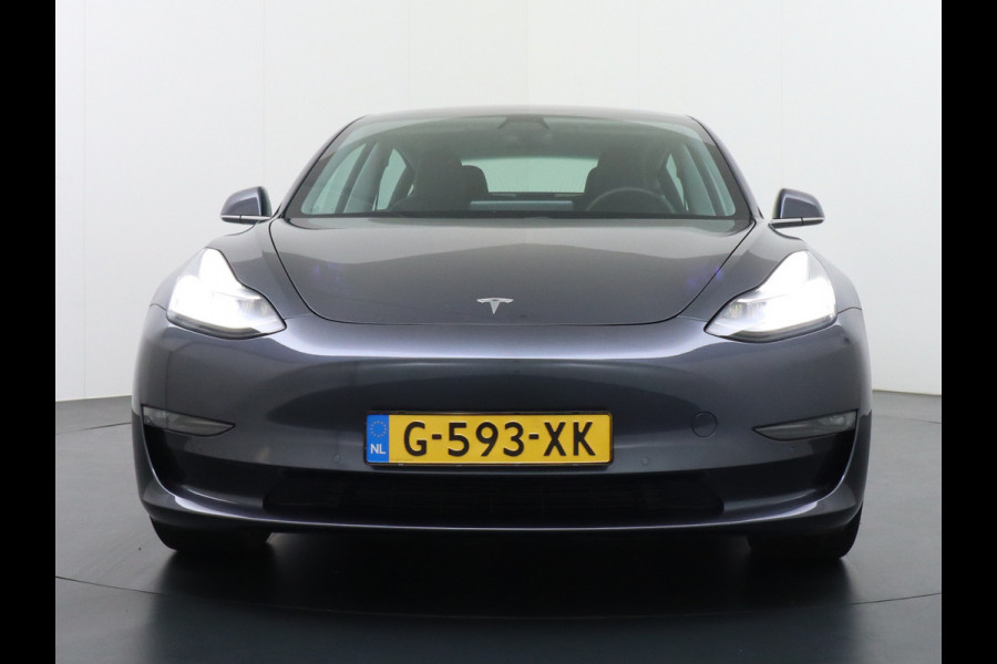 Tesla Model 3 Performance AWD 513pk 0-100 in 3,4 sec! Lmv-20" FSD-Comp.3 AutoPilot Carbon-Spoiler Premium-HiFi Pano.dak Camera Leer Adaptive-C Camera Navi LED ACC DAB Voorverwarmen interieur en Keyless via App One-Pedal-Drive Rode Remklauwen Origineel Nederlandse auto! Nieuwprijs €65.680 Garantie op Accu/Motor tot 21-12-2027 max 192.000km