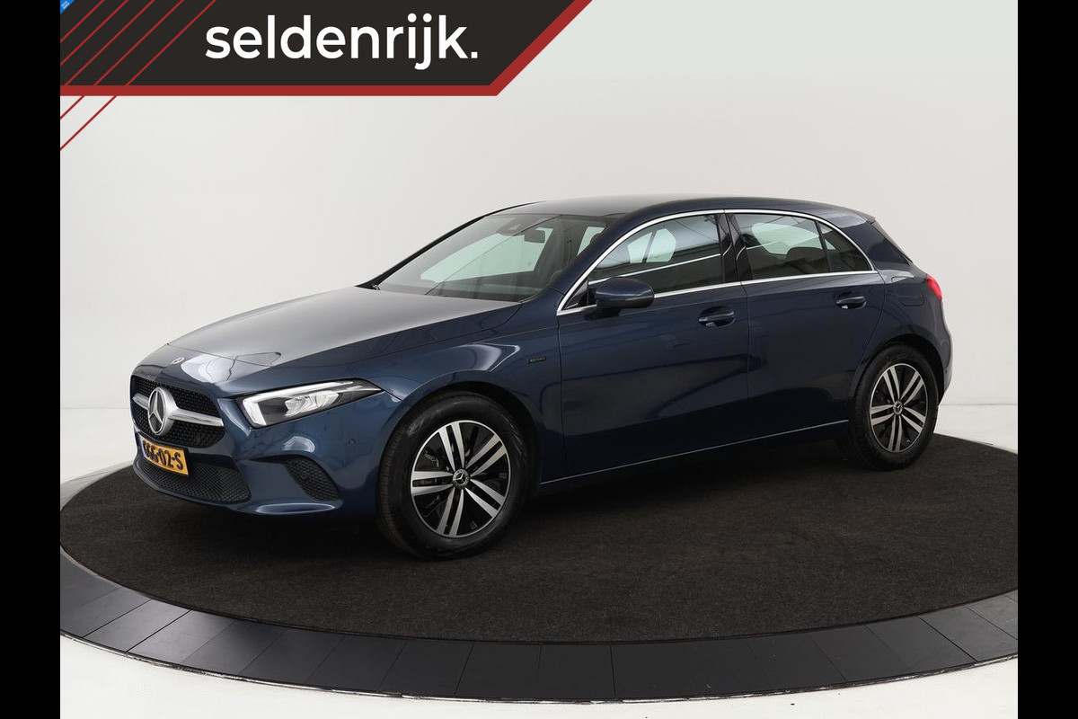 Mercedes-Benz A-Klasse 250e | Sfeerverlichting | Achteruitrijcamera | Cruise Control | Navigatie | Stoelverwarming | LMV | LED | DAB Mercedes-Benz A-Klasse 250e | Sfeerverlichting | Achteruitrijcamera | Cruise Control | Navigatie | Stoelverwarming | LMV | LED | DAB