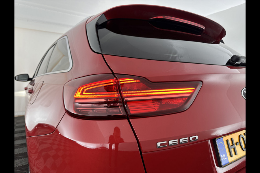 Kia Ceed Sportswagon 1.4 T-GDi ExecutiveLine Aut. *PANO | FULL-LEATHER | ADAPT.CRUISE | FULL-LED | MEMORY-PACK | DIGI-COCKPIT | JBL-SOUND | BLINDSPOT | KEYLESS | COOLED/HEATED-COMFORT-SEATS | NAVI-FULLMAP | LANE-ASSIST | 17''ALU*