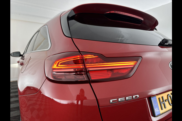 Kia Ceed Sportswagon 1.4 T-GDi ExecutiveLine Aut. *PANO | FULL-LEATHER | ADAPT.CRUISE | FULL-LED | MEMORY-PACK | DIGI-COCKPIT | JBL-SOUND | BLINDSPOT | KEYLESS | COOLED/HEATED-COMFORT-SEATS | NAVI-FULLMAP | LANE-ASSIST | 17''ALU*