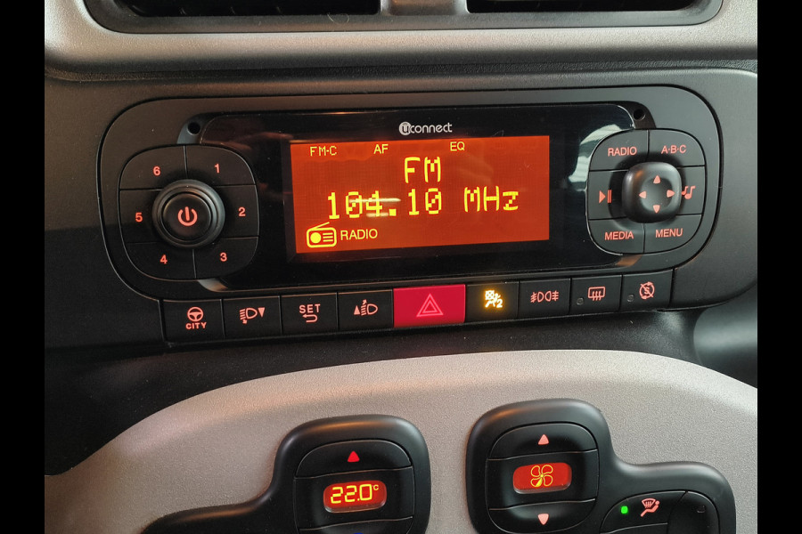 Fiat Panda 1.0 Hybrid City Cross Rijklaar + 12 maanden Bovag-garantie Henk Jongen Auto's in Helmond,  al 50 jaar service zoals 't hoort!