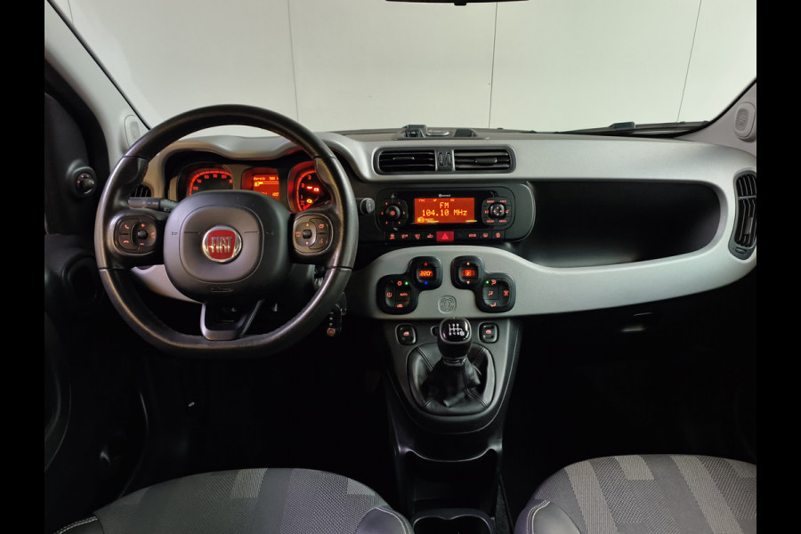 Fiat Panda 1.0 Hybrid City Cross Rijklaar + 12 maanden Bovag-garantie Henk Jongen Auto's in Helmond,  al 50 jaar service zoals 't hoort!