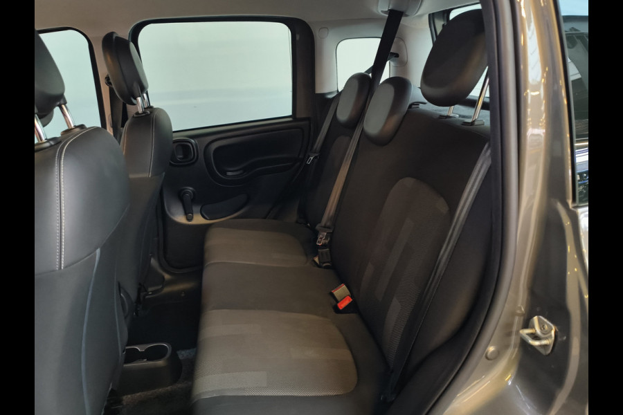 Fiat Panda 1.0 Hybrid City Cross Rijklaar + 12 maanden Bovag-garantie Henk Jongen Auto's in Helmond,  al 50 jaar service zoals 't hoort!