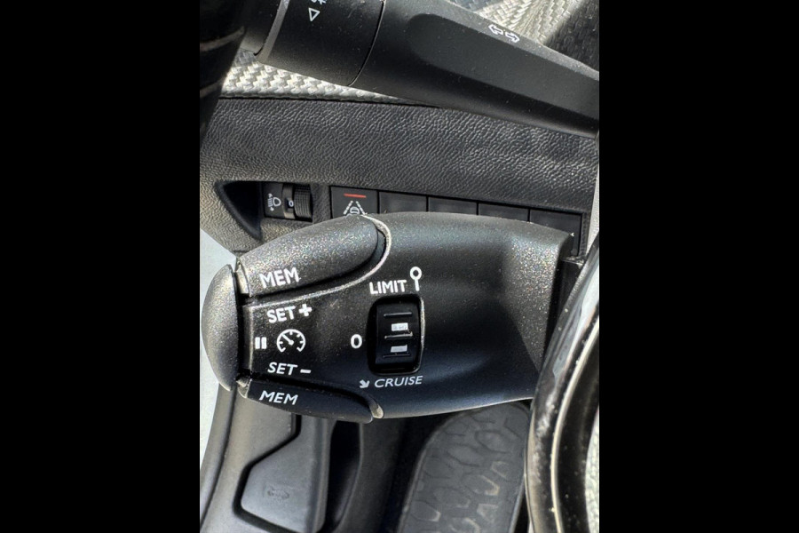 Peugeot 208 1.2 PureTech STYLE Edition - Navigatie/Apple CarPlay I LED I PDC I Airco I Sport velgen I Dealer onderhouden