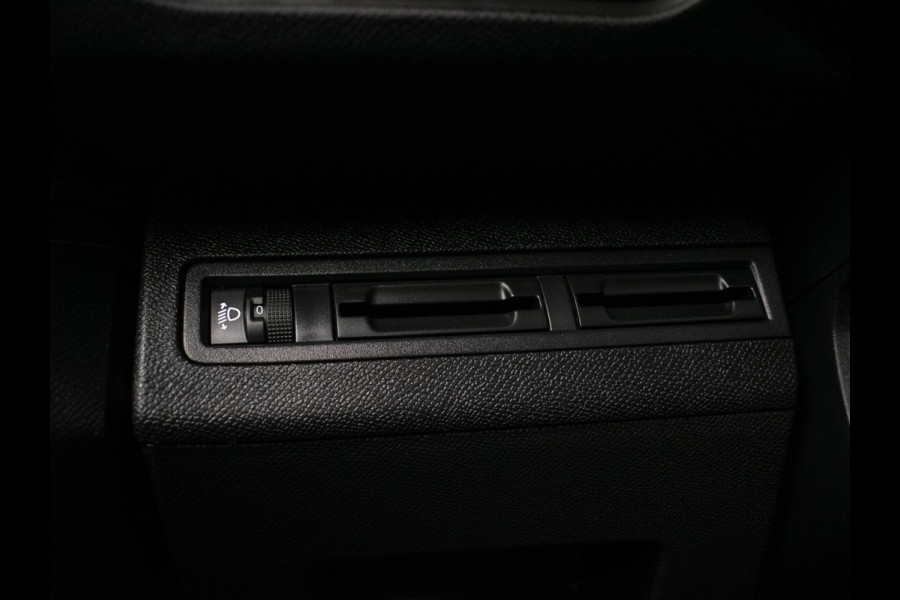 Peugeot 3008 1.2 PureTech Allure Sport (APPLE CARPLAY,NAVI,CRUISE,LED,CAMERA,LEDER,CLIMATE,SFEERVERLICHTING,TREKHAAK,NETTE STAAT)