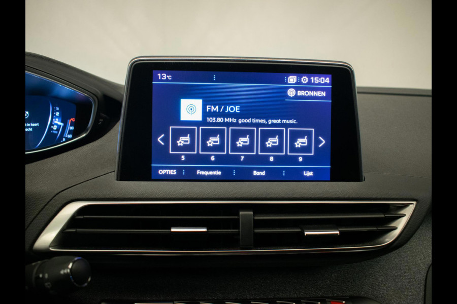 Peugeot 3008 1.2 PureTech Allure Sport (APPLE CARPLAY,NAVI,CRUISE,LED,CAMERA,LEDER,CLIMATE,SFEERVERLICHTING,TREKHAAK,NETTE STAAT)