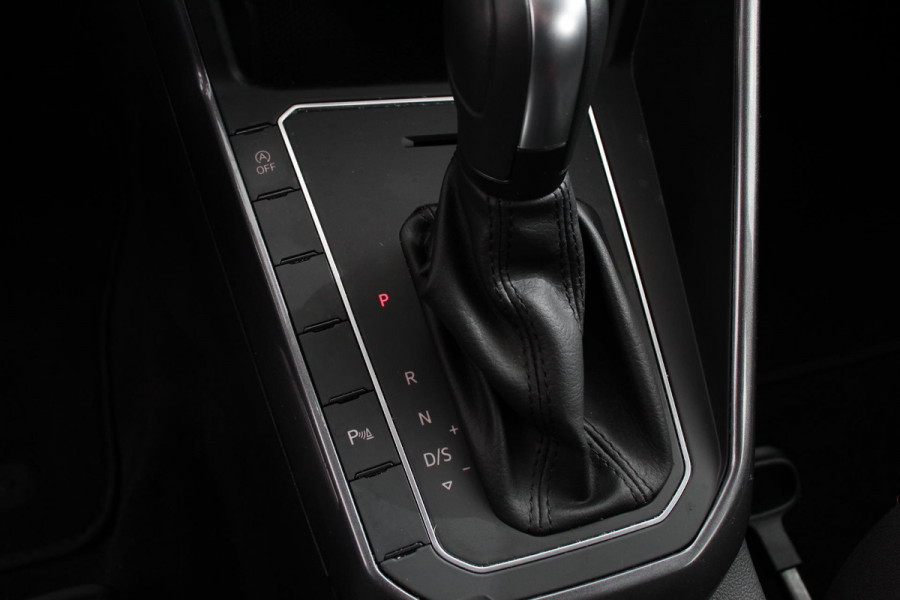 Volkswagen Polo 1.0 TSI 110pk DSG Highline | Navigatie | Apple Carplay/Android auto | Afneembare trekhaak | Parkeersensoren | Adaptive Cruise Control | Verwarmbare voorstoelen | Extra getint glas | Climate Control
