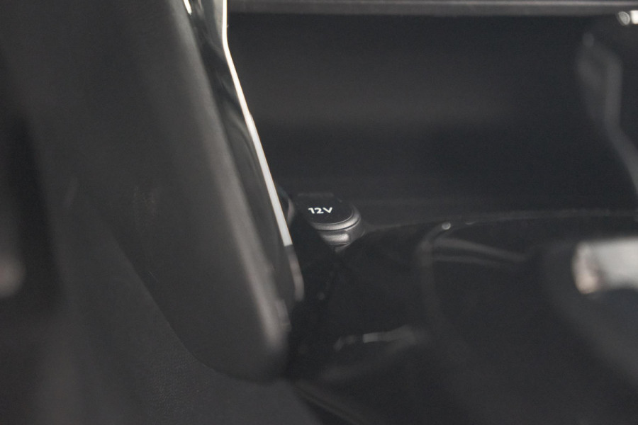 Peugeot e-208 EV Active Pack 50 kWh | Parkeersensoren | Apple Carplay | Climate Control