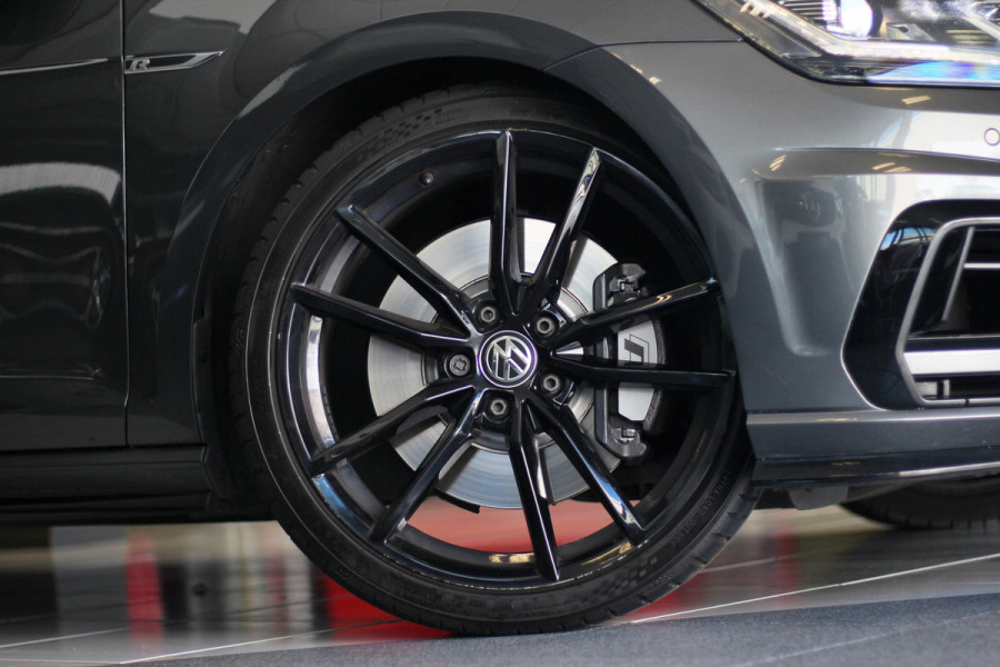 Volkswagen Golf 2.0 TSI 4Motion R | Sterrenhemel | Pano | Forged | Sfeer