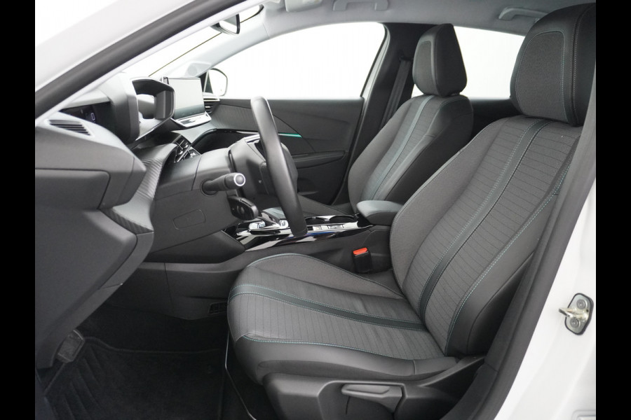 Peugeot e-208 EV Allure Pack 50kWh Apple Carplay Android Auto Camera Navi Stoelverwarming DAB+ Keyless Regen/Lichtsensor Lmv 16" Led Bluetooth Rijstrooksensor met correctie Verkeersbord detectie Fase 3 Laden  19 euro belasting per 3 maanden nieuwprijs € 33.500 euro