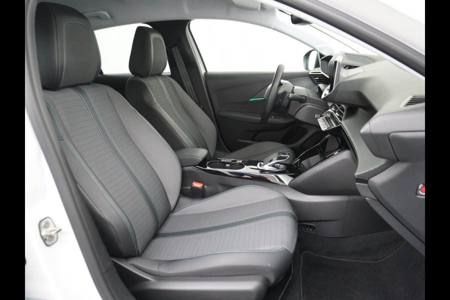 Peugeot e-208 EV Allure Pack 50kWh Apple Carplay Android Auto Camera Navi Stoelverwarming DAB+ Keyless Regen/Lichtsensor Lmv 16" Led Bluetooth Rijstrooksensor met correctie Verkeersbord detectie Fase 3 Laden  19 euro belasting per 3 maanden nieuwprijs € 33.500 euro