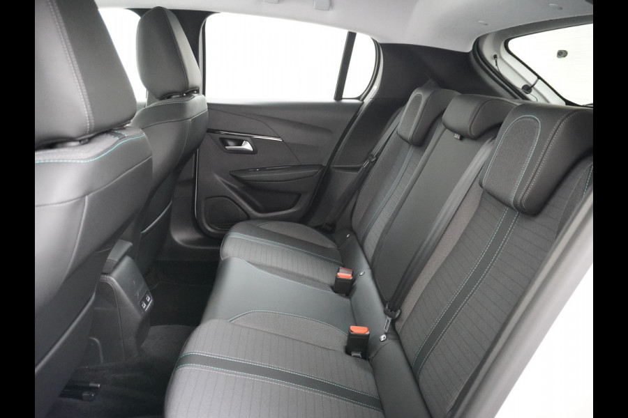 Peugeot e-208 EV Allure Pack 50kWh Apple Carplay Android Auto Camera Navi Stoelverwarming DAB+ Keyless Regen/Lichtsensor Lmv 16" Led Bluetooth Rijstrooksensor met correctie Verkeersbord detectie Fase 3 Laden  19 euro belasting per 3 maanden nieuwprijs € 33.500 euro