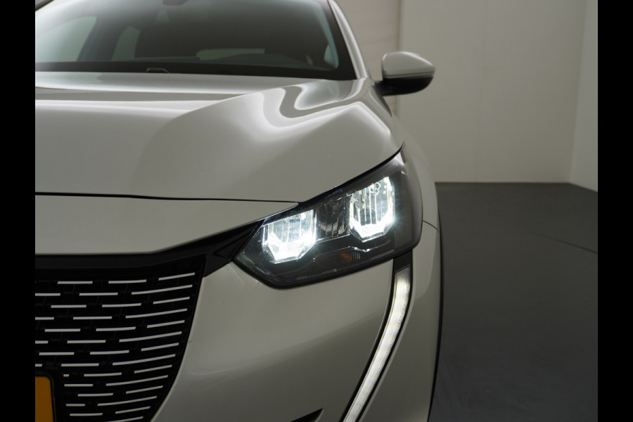 Peugeot e-208 EV Allure Pack 50kWh Apple Carplay Android Auto Camera Navi Stoelverwarming DAB+ Keyless Regen/Lichtsensor Lmv 16" Led Bluetooth Rijstrooksensor met correctie Verkeersbord detectie Fase 3 Laden  19 euro belasting per 3 maanden nieuwprijs € 33.500 euro