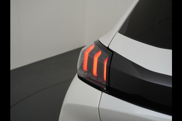 Peugeot e-208 EV Allure Pack 50kWh Apple Carplay Android Auto Camera Navi Stoelverwarming DAB+ Keyless Regen/Lichtsensor Lmv 16" Led Bluetooth Rijstrooksensor met correctie Verkeersbord detectie Fase 3 Laden  19 euro belasting per 3 maanden nieuwprijs € 33.500 euro