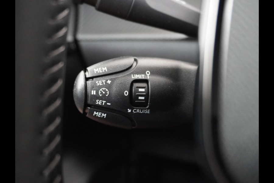 Peugeot e-208 EV Allure Pack 50kWh Apple Carplay Android Auto Camera Navi Stoelverwarming DAB+ Keyless Regen/Lichtsensor Lmv 16" Led Bluetooth Rijstrooksensor met correctie Verkeersbord detectie Fase 3 Laden  19 euro belasting per 3 maanden nieuwprijs € 33.500 euro