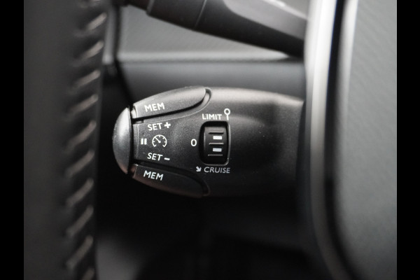 Peugeot e-208 EV Allure Pack 50kWh Apple Carplay Android Auto Camera Navi Stoelverwarming DAB+ Keyless Regen/Lichtsensor Lmv 16" Led Bluetooth Rijstrooksensor met correctie Verkeersbord detectie Fase 3 Laden  19 euro belasting per 3 maanden nieuwprijs € 33.500 euro