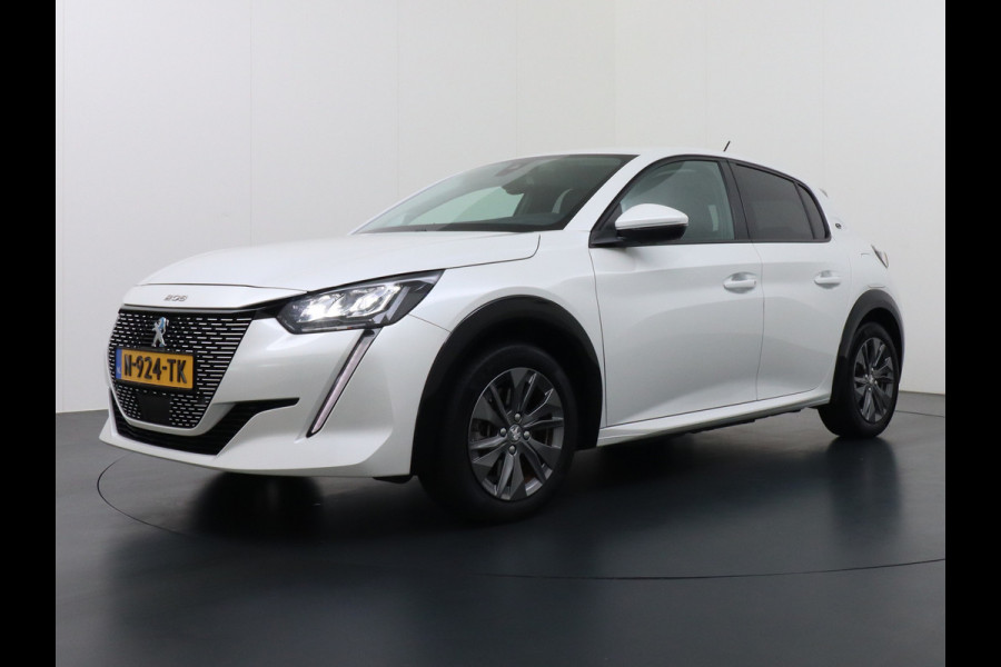 Peugeot e-208 EV Allure Pack 50kWh Apple Carplay Android Auto Camera Navi Stoelverwarming DAB+ Keyless Regen/Lichtsensor Lmv 16" Led Bluetooth Rijstrooksensor met correctie Verkeersbord detectie Fase 3 Laden  19 euro belasting per 3 maanden nieuwprijs € 33.500 euro
