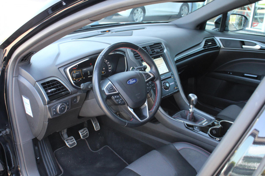 Ford Mondeo Wagon 1.5 ST Line | Trekhaak | Panorama Dak | Winterpack | Climate Control | Navigatie | Cruise Control |
