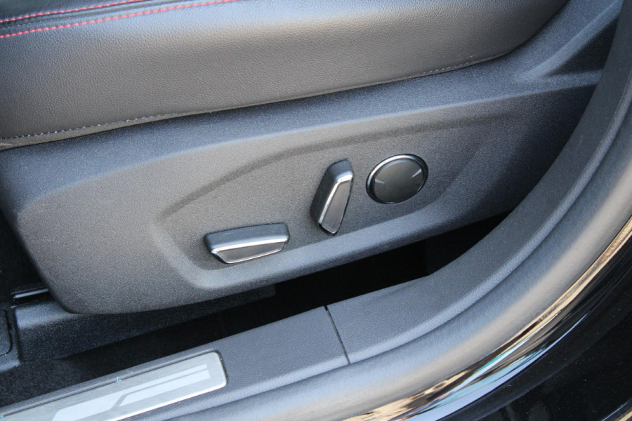 Ford Mondeo Wagon 1.5 ST Line | Trekhaak | Panorama Dak | Winterpack | Climate Control | Navigatie | Cruise Control |