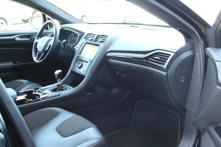 Ford Mondeo Wagon 1.5 ST Line | Trekhaak | Panorama Dak | Winterpack | Climate Control | Navigatie | Cruise Control |