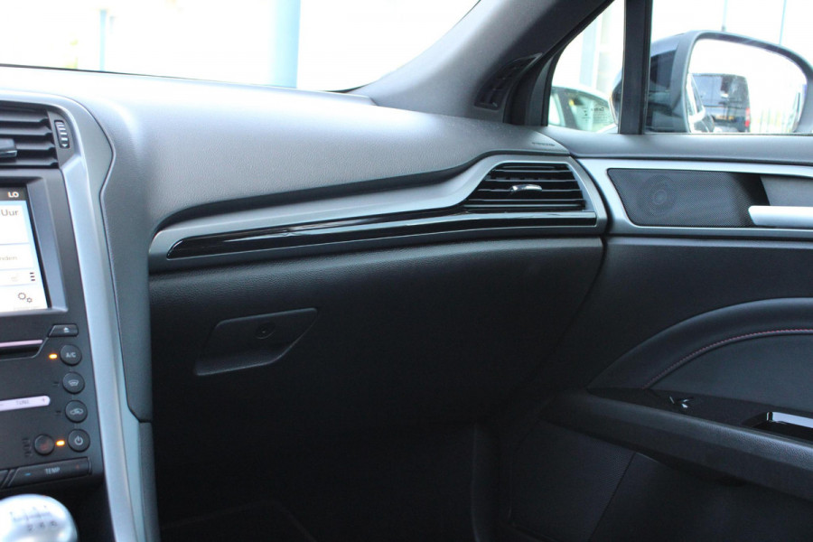Ford Mondeo Wagon 1.5 ST Line | Trekhaak | Panorama Dak | Winterpack | Climate Control | Navigatie | Cruise Control |