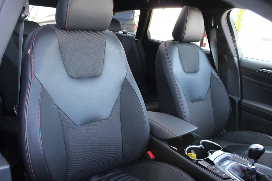 Ford Mondeo Wagon 1.5 ST Line | Trekhaak | Panorama Dak | Winterpack | Climate Control | Navigatie | Cruise Control |