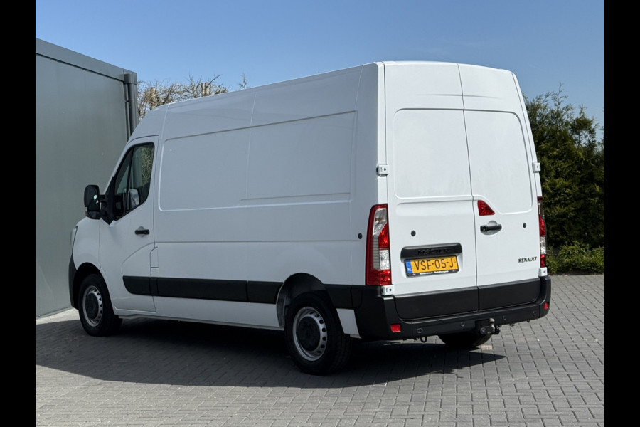 Renault Master T35 2.3 dCi 135 PK / L2H2 / 1e EIG. / TREKHAAK / AIRCO / 3-ZITS / NAVI / LED / NETTE BUS