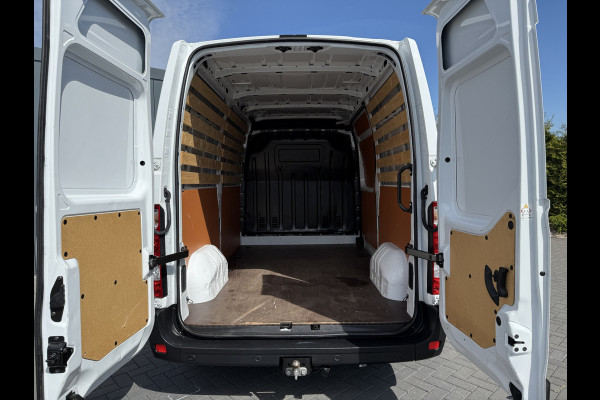 Renault Master T35 2.3 dCi 135 PK / L2H2 / 1e EIG. / TREKHAAK / AIRCO / 3-ZITS / NAVI / LED / NETTE BUS