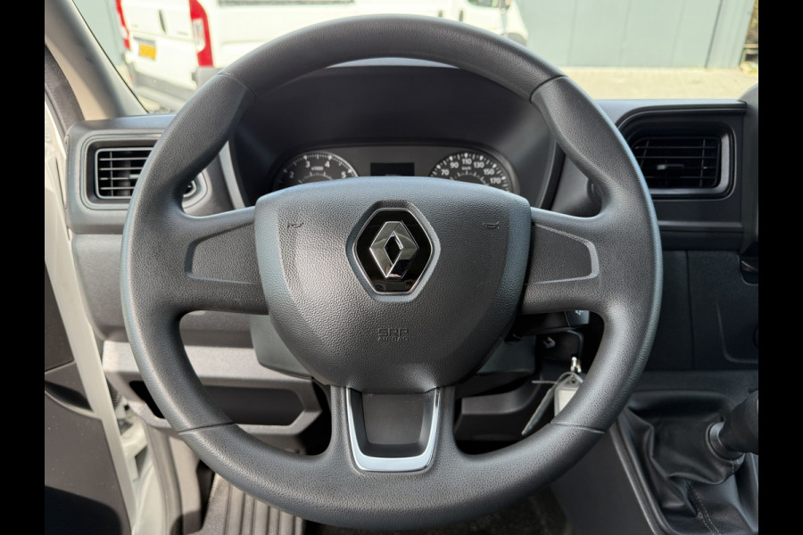 Renault Master T35 2.3 dCi 135 PK / L2H2 / 1e EIG. / TREKHAAK / AIRCO / 3-ZITS / NAVI / LED / NETTE BUS