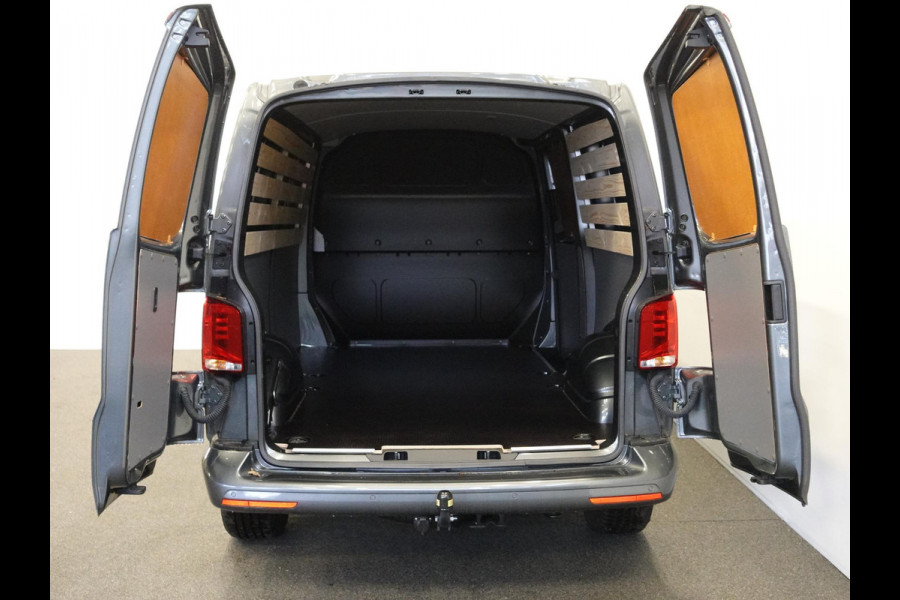 Volkswagen Transporter 2.0 TDI L2H1 28 Highline Automaat Trekhaak Navigatie Apple Carplay Lm velgen Cruisecontrol ACC