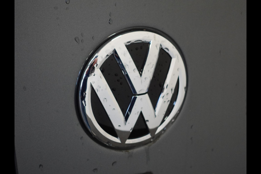 Volkswagen Transporter 2.0 TDI L2H1 28 Highline Automaat Trekhaak Navigatie Apple Carplay Lm velgen Cruisecontrol ACC
