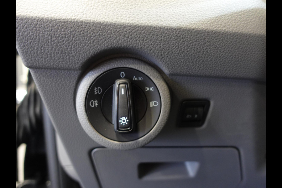 Volkswagen Transporter 2.0 TDI L2H1 28 Highline Automaat Trekhaak Navigatie Apple Carplay Lm velgen Cruisecontrol ACC
