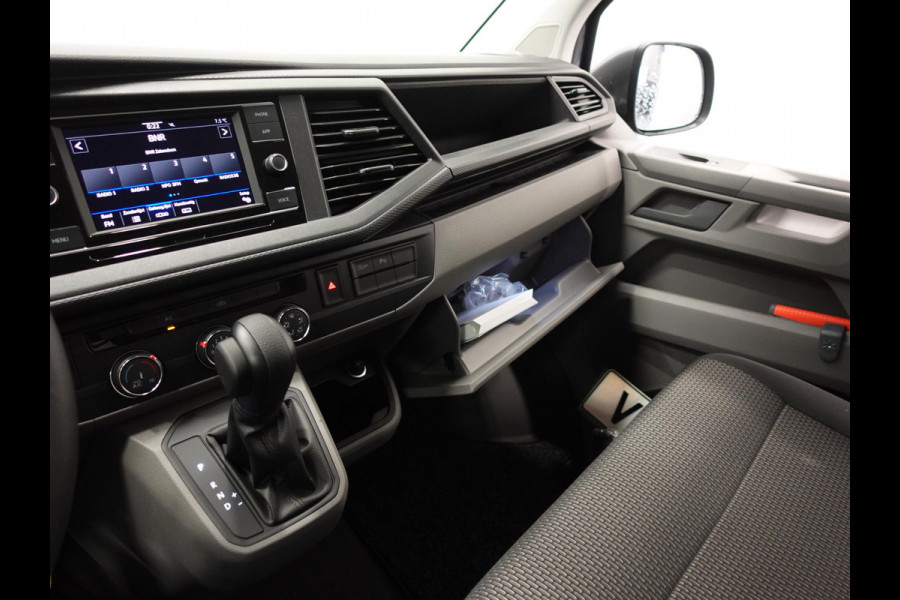 Volkswagen Transporter 2.0 TDI L2H1 28 Highline Automaat Trekhaak Navigatie Apple Carplay Lm velgen Cruisecontrol ACC