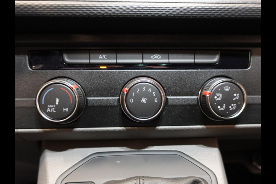 Volkswagen Transporter 2.0 TDI L2H1 28 Highline Automaat Trekhaak Navigatie Apple Carplay Lm velgen Cruisecontrol ACC