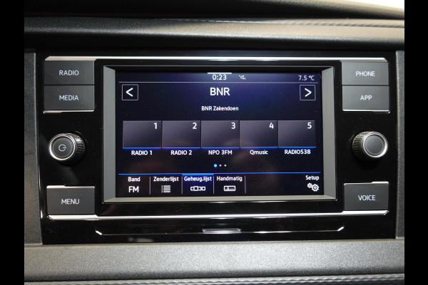 Volkswagen Transporter 2.0 TDI L2H1 28 Highline Automaat Trekhaak Navigatie Apple Carplay Lm velgen Cruisecontrol ACC