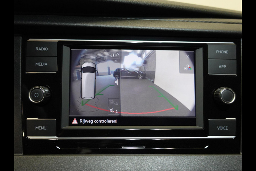 Volkswagen Transporter 2.0 TDI L2H1 28 Highline Automaat Trekhaak Navigatie Apple Carplay Lm velgen Cruisecontrol ACC
