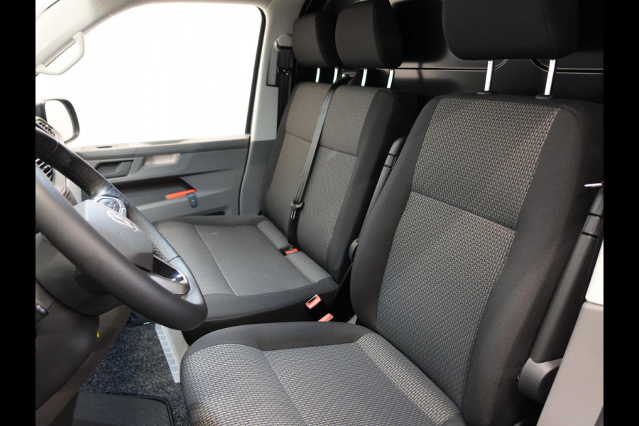 Volkswagen Transporter 2.0 TDI L2H1 28 Highline Automaat Trekhaak Navigatie Apple Carplay Lm velgen Cruisecontrol ACC