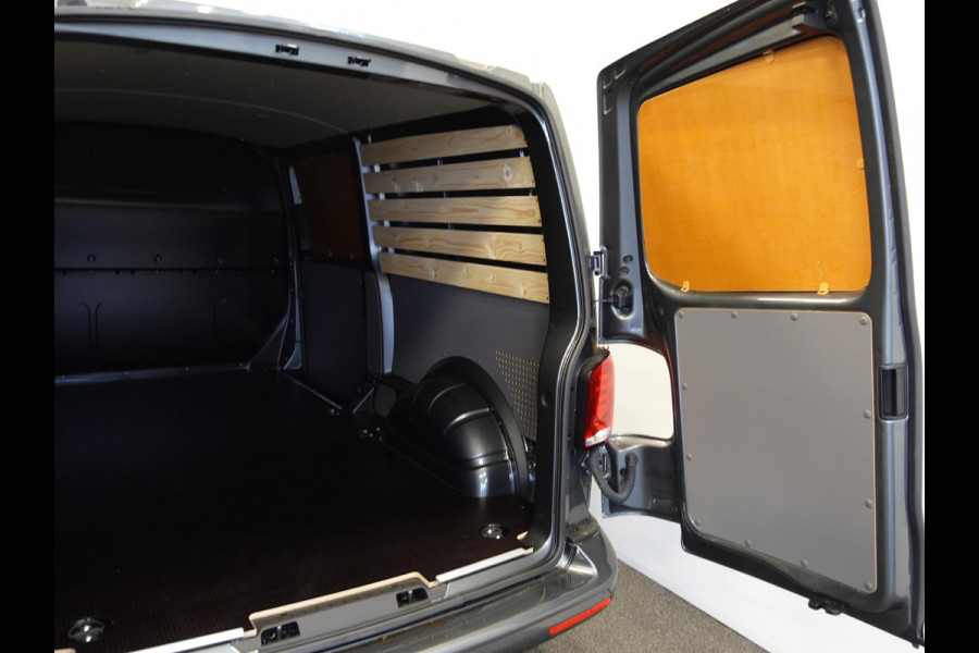 Volkswagen Transporter 2.0 TDI L2H1 28 Highline Automaat Trekhaak Navigatie Apple Carplay Lm velgen Cruisecontrol ACC